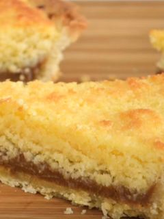 Una foto de Tarta de coco y dulce de leche