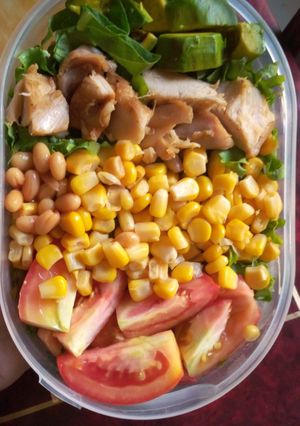 A picture of Chicken salad & mayo sauce.