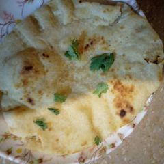A picture of Creamy naan.