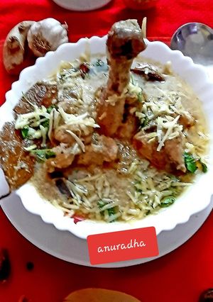A picture of White Chicken Korma.