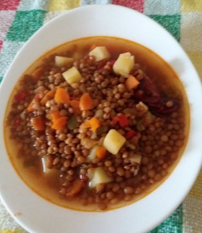 Foto principal de Lentejas simplemente con verduras