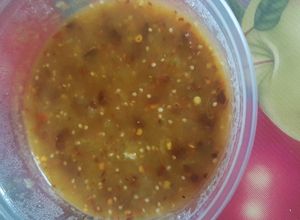 Una foto de Salsa de tomatillos y chiles de árbol