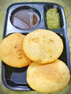 करारी आलू कचौड़ी Karari aloo kachori recipe in hindi) रेसिपी मुख्य फोटो