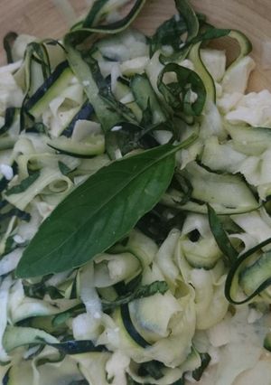 Une photo de Salade fraîcheur de courgette mozzarella