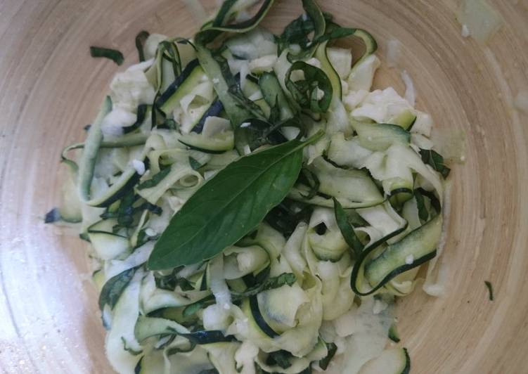 Comment Préparer Des Salade fraîcheur de courgette mozzarella