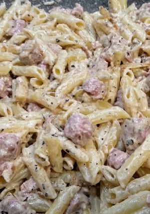 Una foto de 💜 Pasta con queso crema y salchichas frescas s/lactosa