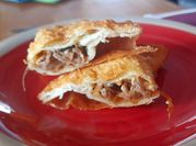 Una foto de empanada queso azul