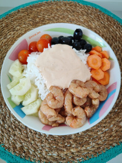 Una foto de Poke bowl de gambas