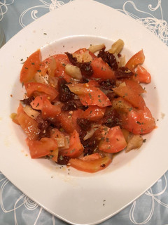 Una foto de Tomate trinchado con ventresca y tomate seco