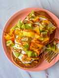 Tortitas esponjosas y sin gluten con yogur y fruta