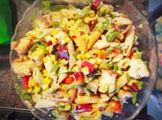 Una foto de condimento para ensalada de remolacha