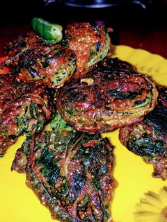 পাট পাতার বড়া(pat patar bora recipe in Bengali) রেসিপির প্রধান ছবি