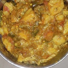 A picture of Aloo bengan ki sabziz.