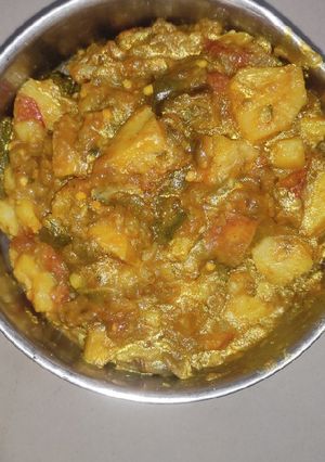 A picture of Aloo bengan ki sabziz.