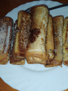 Una foto de Canutillos de torrija con Nutella