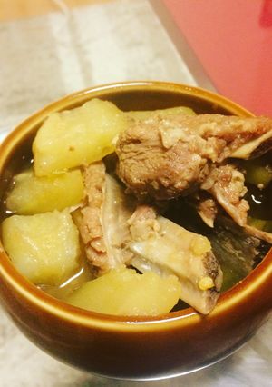 Hình của món Sườn hầm đu đủ.