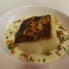 Una foto de Lomo de bacalao con puré de patata