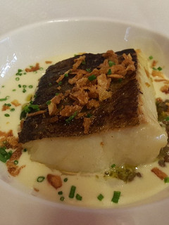 Una foto de Lomo de bacalao con puré de patata