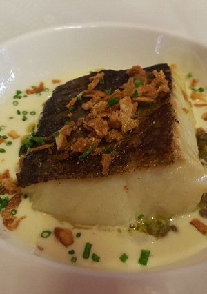 Una foto de Lomo de bacalao con puré de patata