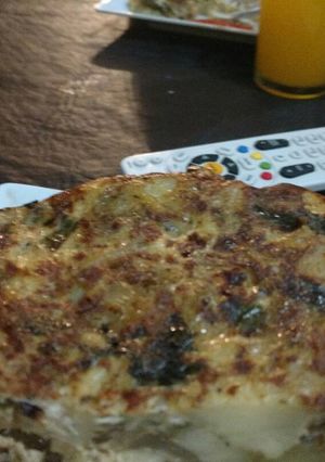 Una foto de Tortilla de papas con pencas de acelga 🍴