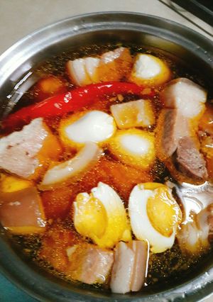Hình của món Thịt kho trứng muối.