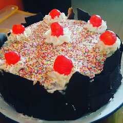 Ultimate Black Forest Cake রেসিপির প্রধান ছবি