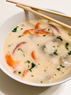 Una foto de Sopa thai vegana con leche de coco