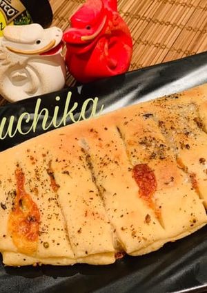 A picture of Dominos Style Garlic Bread.