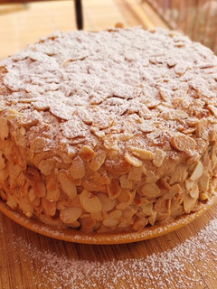 Una foto de Tarta "estilo Sara" con crema de praliné de avellana (sin gluten)