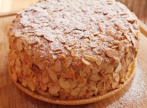 Foto principal de Tarta "estilo Sara" con crema de praliné de avellana (sin gluten)