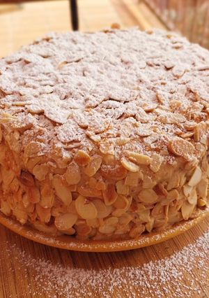 Una foto de Tarta "estilo Sara" con crema de praliné de avellana (sin gluten)