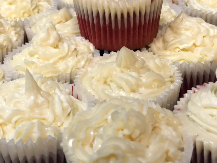 Easy Way Make Recipe Magnolia Bakery Inspired Red Velvet Cupcakes with Cream Cheese Frosting that is So Delicious, Really Delicious}