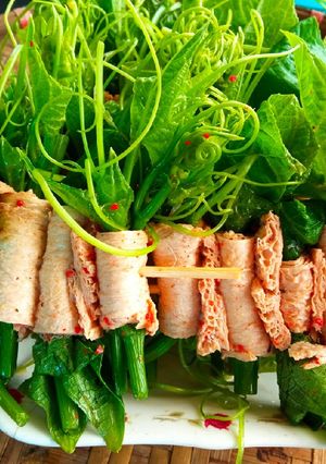 Hình của món Sườn non chay cuốn đọt su.