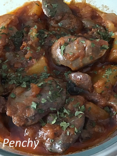 Una foto de Higaditos de pollo en fritada con patatas