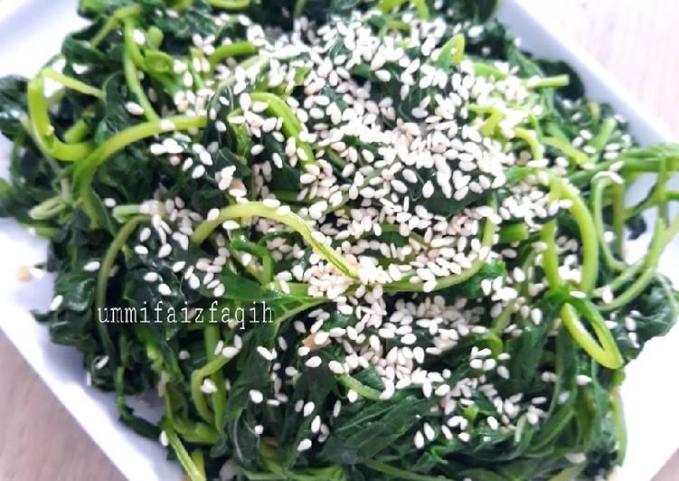 Sigeumchi Namul (Bayam Tumis Wijen)