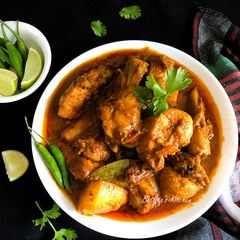 A picture of Murgir Jhol (Bengali Chicken Curry).