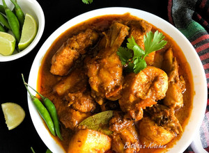 A picture of Murgir Jhol (Bengali Chicken Curry).