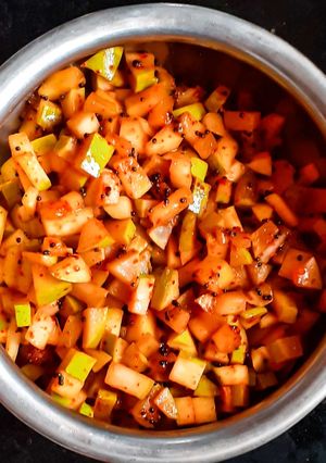 A picture of Raw mango pickle.