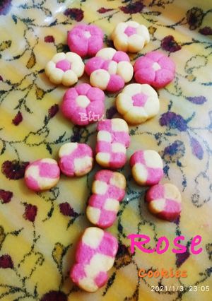 A picture of Rose Cookies.