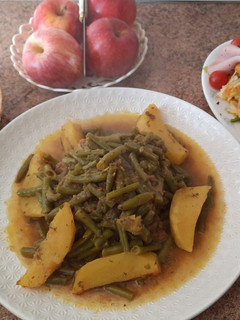 Una foto de Cocina MI MARIDO 😍😍! Guiso de carne con judías verdes