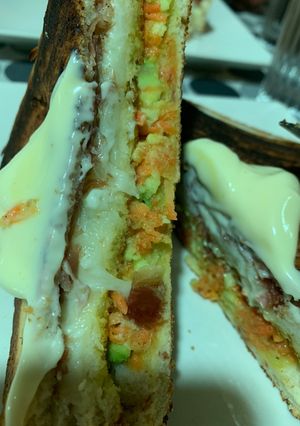 Una foto de Sándwich club serranito🍖🍖🍞