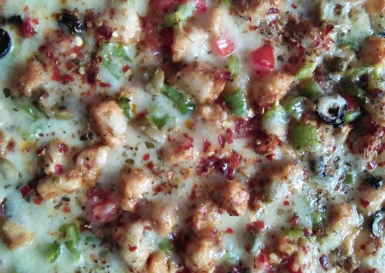 Chicken tikka pizza