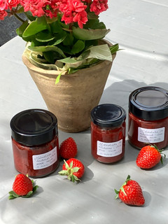 Una foto de Mermelada de fresas con chía y canela, sin azúcar