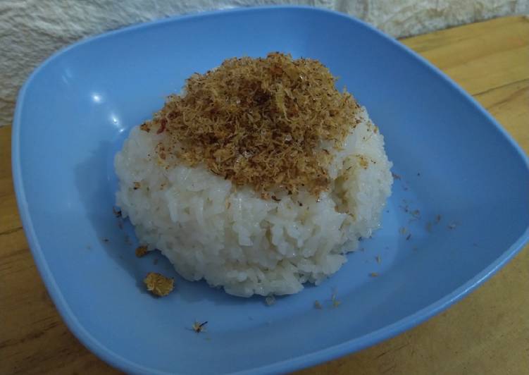 Nasi Ketan Serundeng