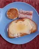 Pan tostado con huevo y queso🍳🧀