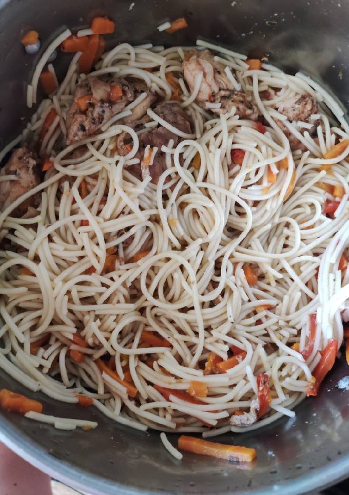 Спагетті з м'ясом і овочами
