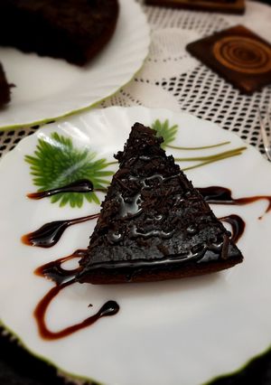 चॉकलेट ब्राउनी (chocolate brownie recipe in Hindi) रेसिपी मुख्य फोटो