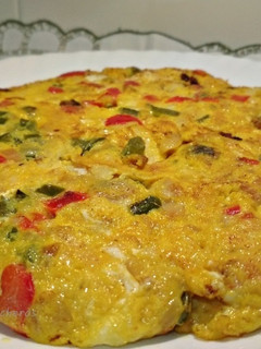 Una foto de Tortilla de bacalao con pimientos