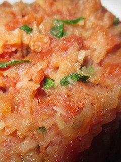 Una foto de Ensaladilla de patata y tomate seco con Agua de Mar
