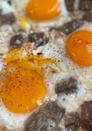 صورة لوصفة بيض باللحم 🍳 (أكلة الملووووك)👑